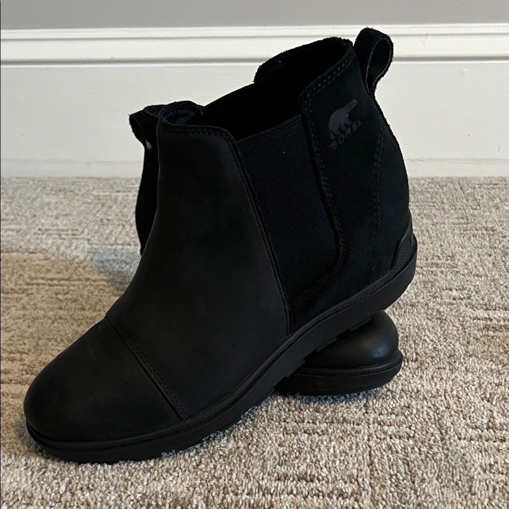 Sorel Women's Sleek Black Ankle Booties